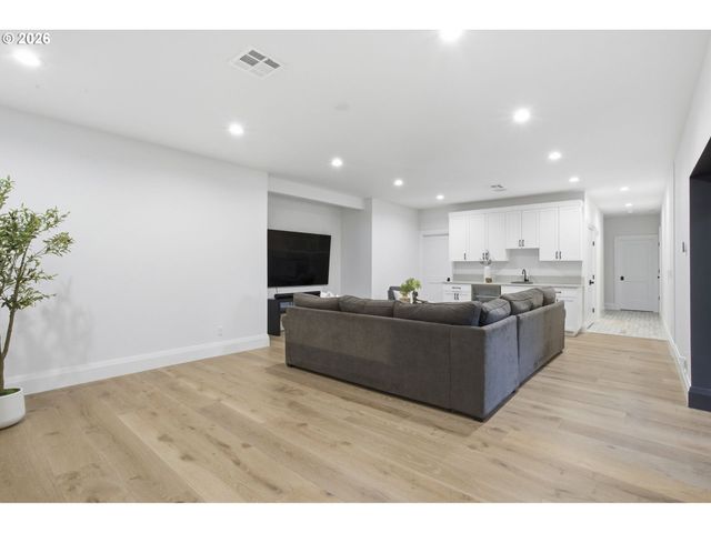 18165 Sw SIENA Dr, Lake Oswego, OR 97034