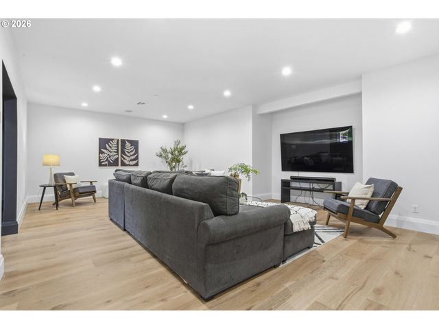 18165 Sw SIENA Dr, Lake Oswego, OR 97034