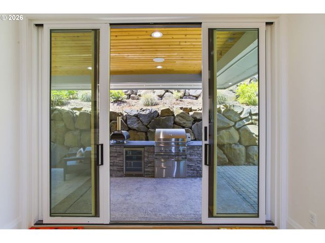 18165 Sw SIENA Dr, Lake Oswego, OR 97034