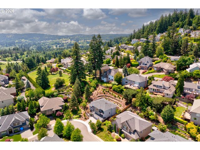 18165 Sw SIENA Dr, Lake Oswego, OR 97034