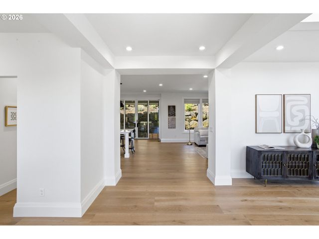 18165 Sw SIENA Dr, Lake Oswego, OR 97034