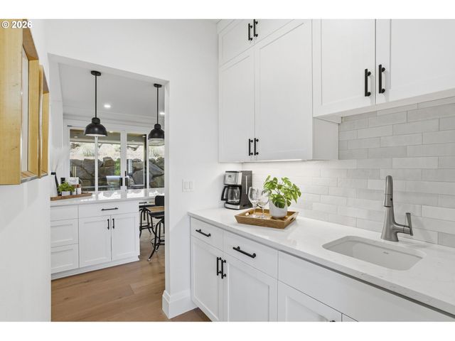 18165 Sw SIENA Dr, Lake Oswego, OR 97034