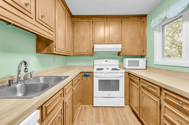 38 Twin Oaks Lane, Isle Of Palms, SC 29451