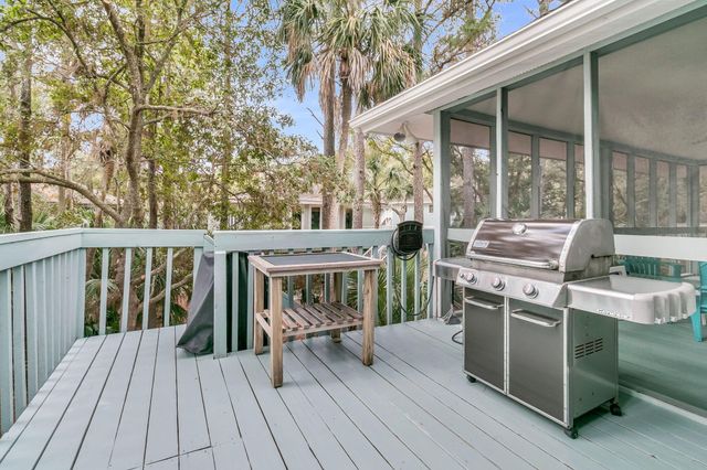 38 Twin Oaks Lane, Isle Of Palms, SC 29451