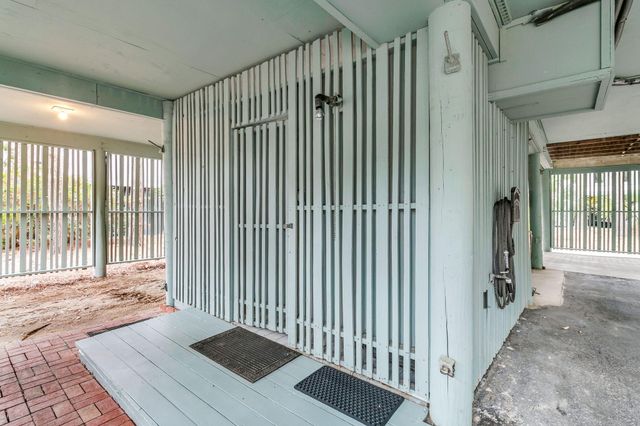 38 Twin Oaks Lane, Isle Of Palms, SC 29451