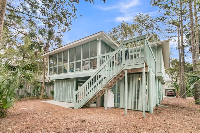 38 Twin Oaks Lane, Isle Of Palms, SC 29451