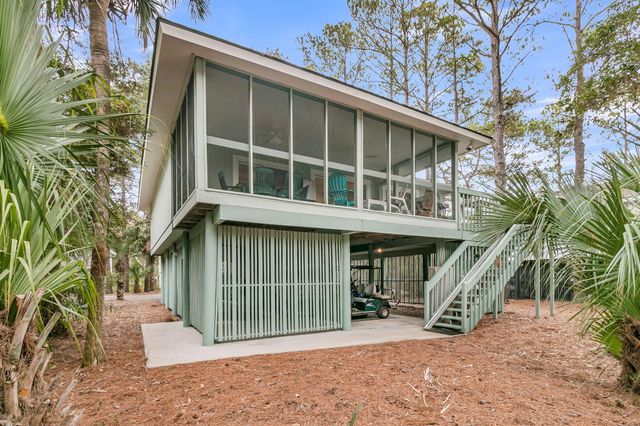 38 Twin Oaks Lane, Isle Of Palms, SC 29451