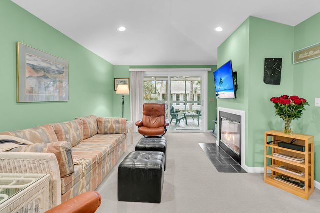 38 Twin Oaks Lane, Isle Of Palms, SC 29451