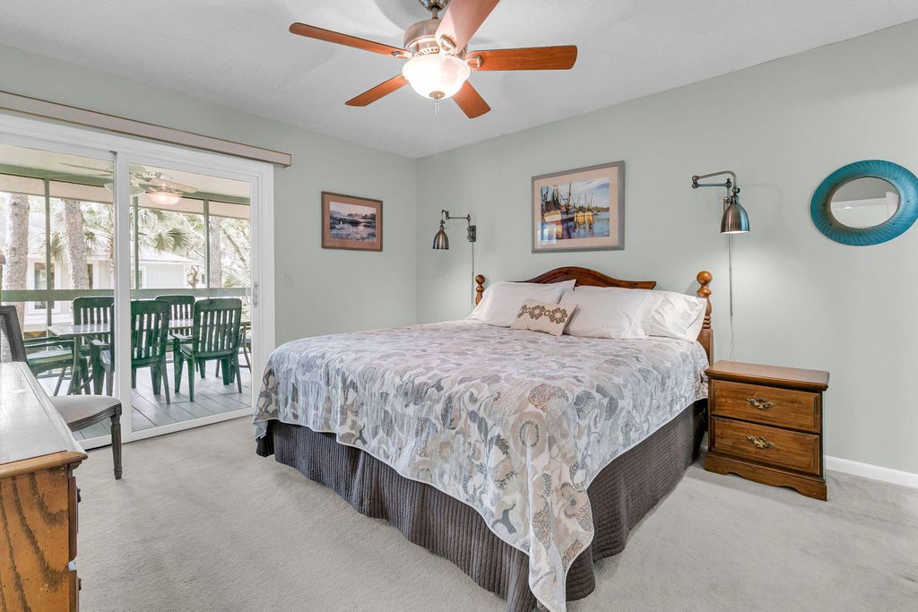 Image 13 of property listing at 38 Twin Oaks Lane, Isle Of Palms, SC 29451