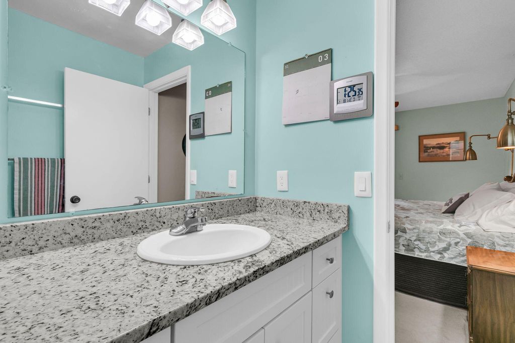 Image 17 of property listing at 38 Twin Oaks Lane, Isle Of Palms, SC 29451