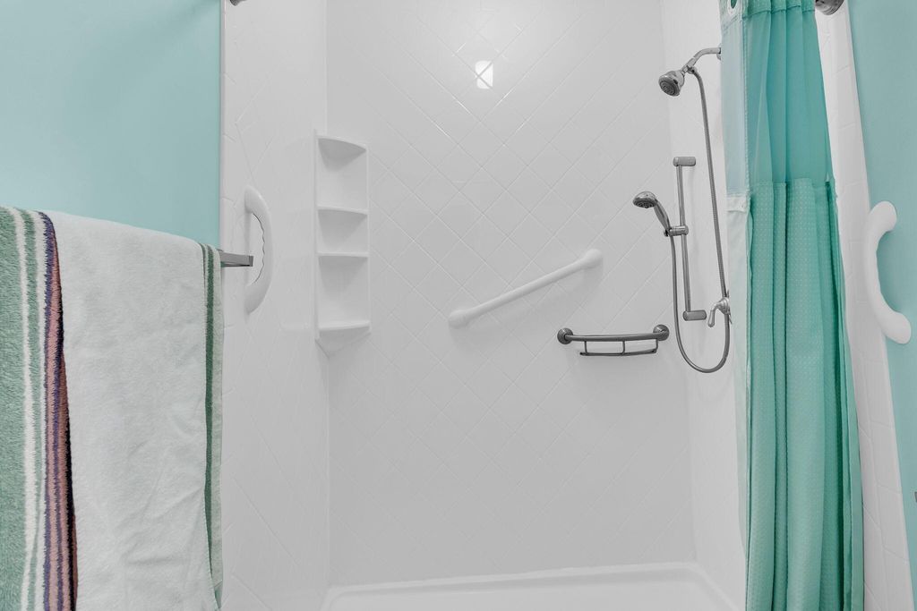 Image 18 of property listing at 38 Twin Oaks Lane, Isle Of Palms, SC 29451