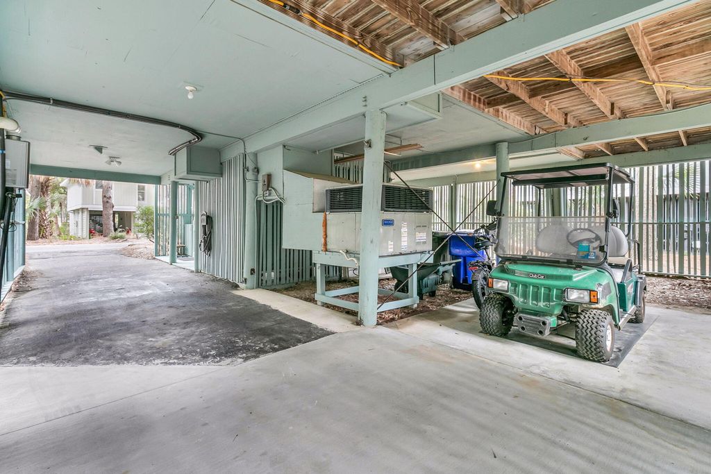 Image 30 of property listing at 38 Twin Oaks Lane, Isle Of Palms, SC 29451