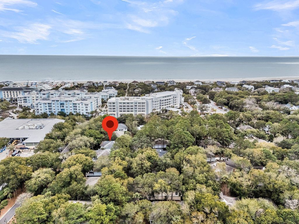 Image 42 of property listing at 38 Twin Oaks Lane, Isle Of Palms, SC 29451