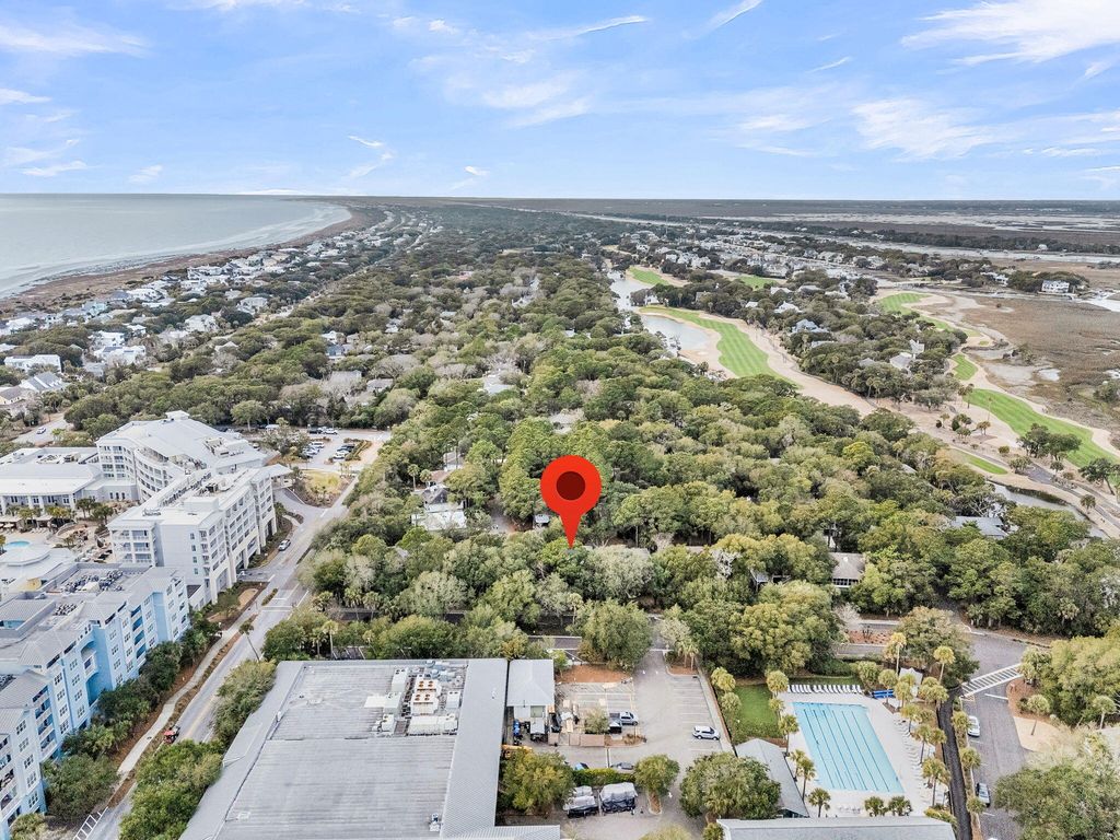 Image 44 of property listing at 38 Twin Oaks Lane, Isle Of Palms, SC 29451