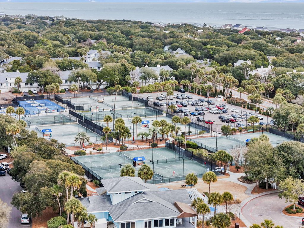 Image 47 of property listing at 38 Twin Oaks Lane, Isle Of Palms, SC 29451