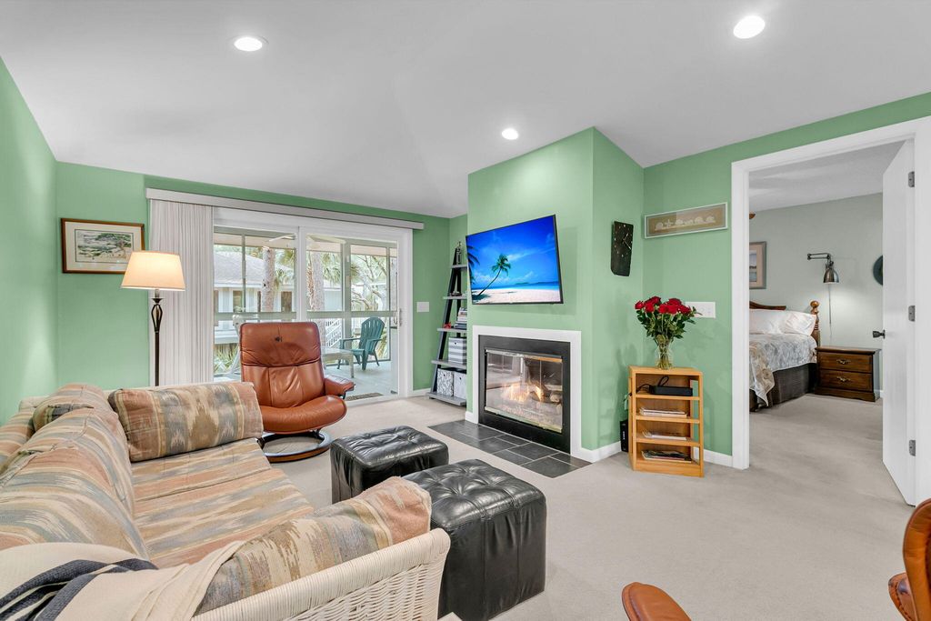 Image 5 of property listing at 38 Twin Oaks Lane, Isle Of Palms, SC 29451