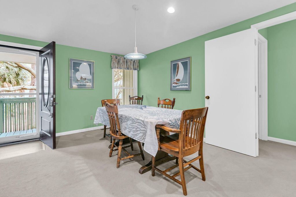 Image 6 of property listing at 38 Twin Oaks Lane, Isle Of Palms, SC 29451