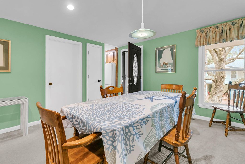 Image 7 of property listing at 38 Twin Oaks Lane, Isle Of Palms, SC 29451