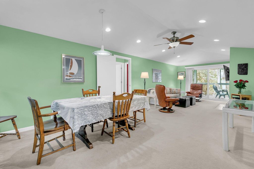 Image 8 of property listing at 38 Twin Oaks Lane, Isle Of Palms, SC 29451