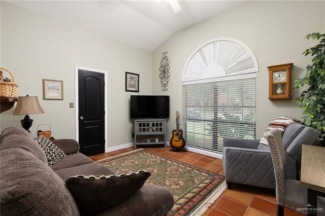 6906 N 1st Lane, Mcallen, TX 78504