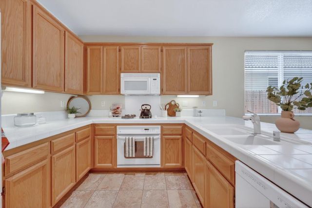 464 Sutherland Ranch Ln, Roseville, CA 95678