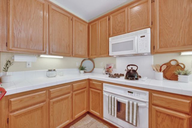 464 Sutherland Ranch Ln, Roseville, CA 95678