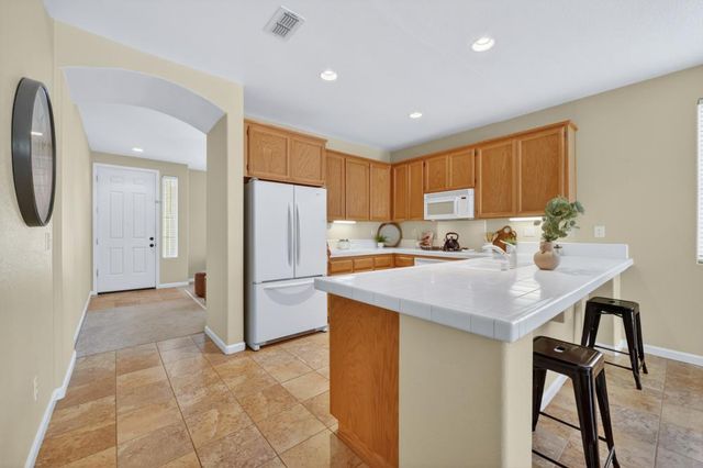 464 Sutherland Ranch Ln, Roseville, CA 95678