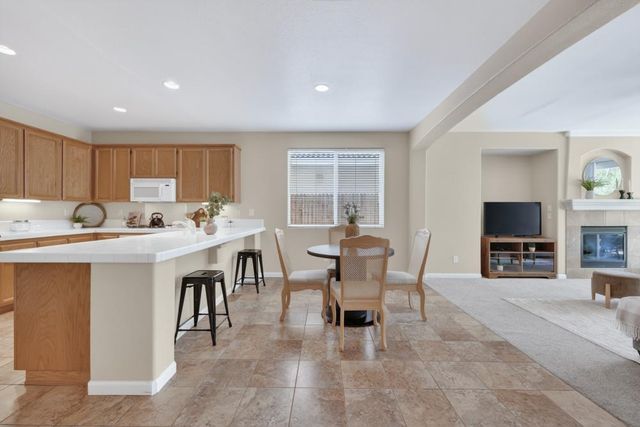 464 Sutherland Ranch Ln, Roseville, CA 95678