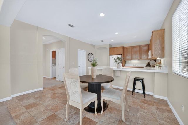 464 Sutherland Ranch Ln, Roseville, CA 95678