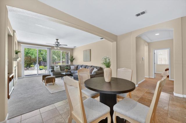 464 Sutherland Ranch Ln, Roseville, CA 95678