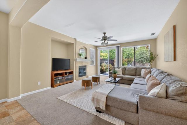 464 Sutherland Ranch Ln, Roseville, CA 95678