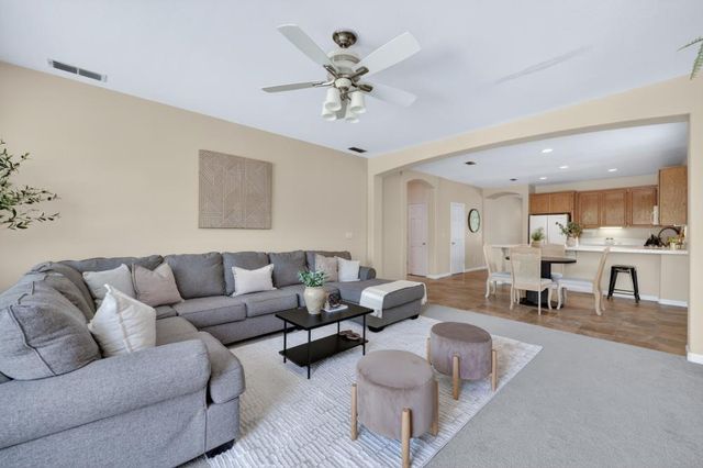 464 Sutherland Ranch Ln, Roseville, CA 95678
