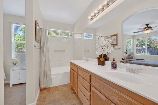 464 Sutherland Ranch Ln, Roseville, CA 95678