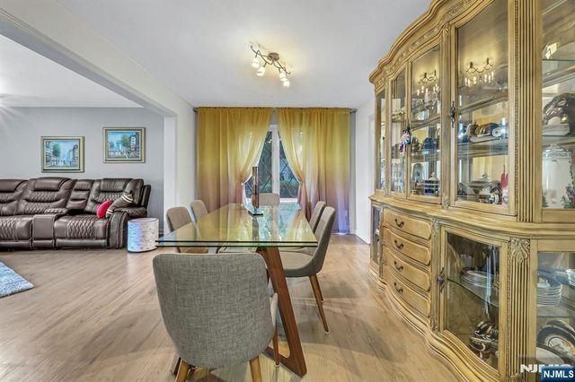 14 Chelsea Court, Ramsey, NJ 07446