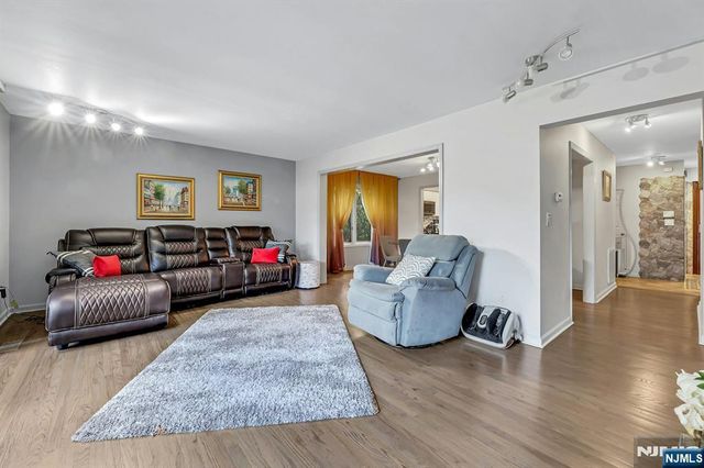 14 Chelsea Court, Ramsey, NJ 07446
