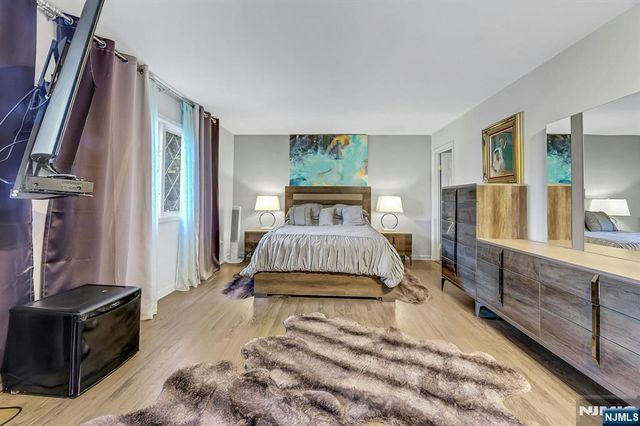 14 Chelsea Court, Ramsey, NJ 07446