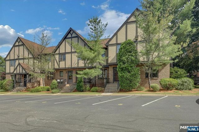 14 Chelsea Court, Ramsey, NJ 07446