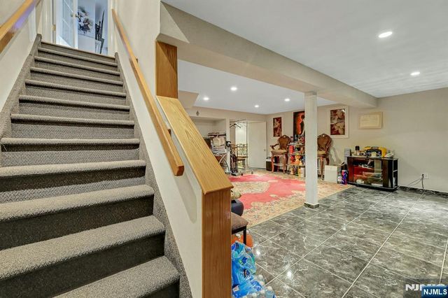 14 Chelsea Court, Ramsey, NJ 07446