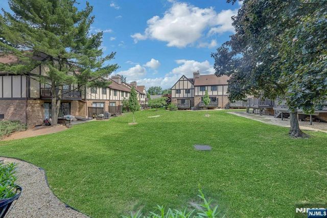 14 Chelsea Court, Ramsey, NJ 07446