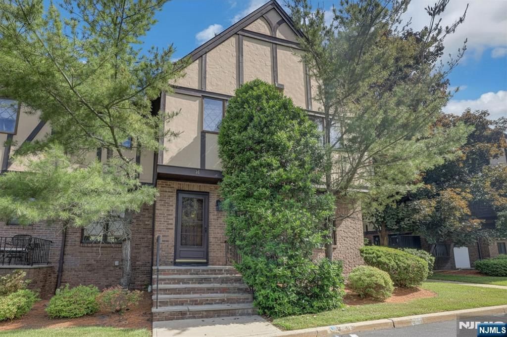 14 Chelsea Court, Ramsey, NJ 07446