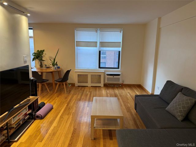 13705 Franklin Avenue 2E, Flushing, NY 11355