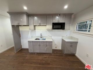 1021 S Burlington Avenue, Los Angeles, CA 90006