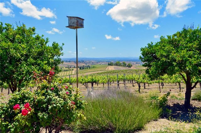 6320 Von Dollen Road, San Miguel, CA 93451