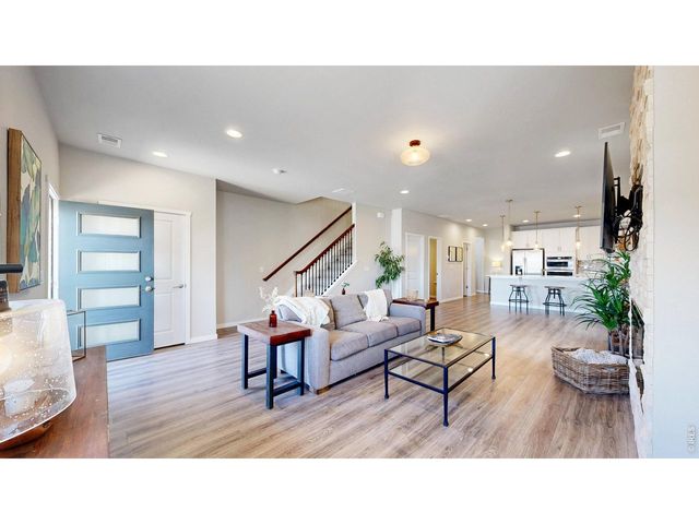 1083 Mountain Dr B, Longmont, CO 80503