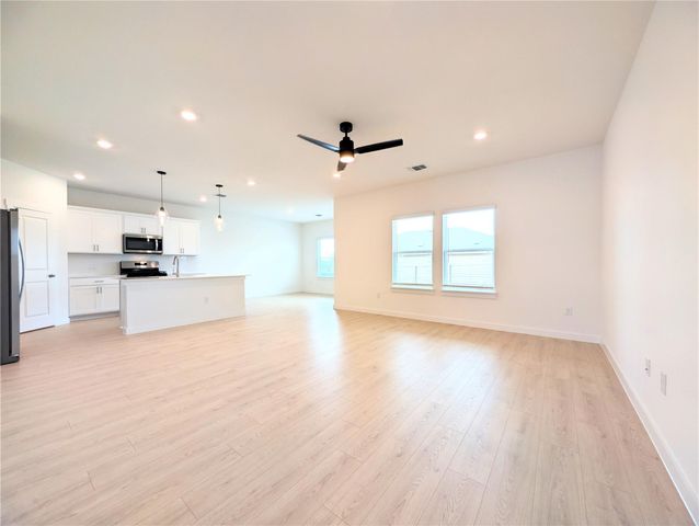 9400 Oxbow Strap DR, Austin, TX 78724