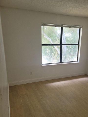 2313 N Congress Avenue 33, Boynton Beach, FL 33436