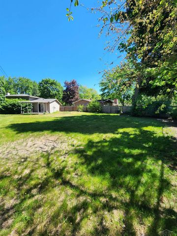 2304 Judith Court, Midland, MI 48642