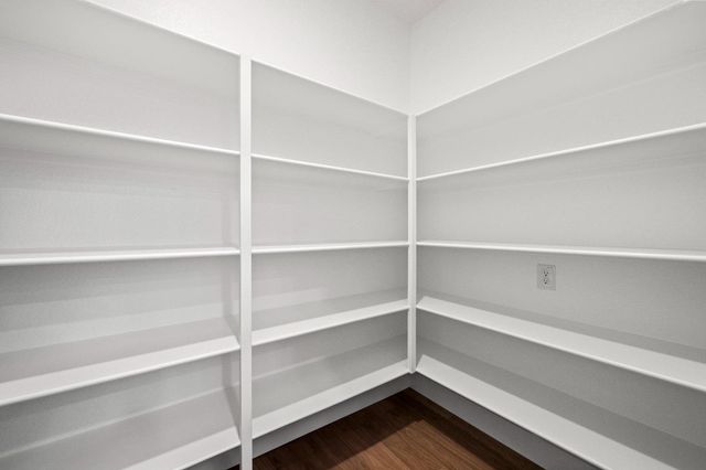 7000 Carbone Dr, Roseville, CA 95747