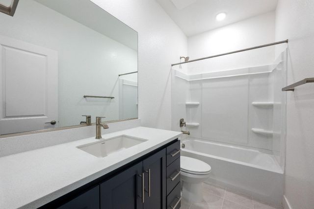 7000 Carbone Dr, Roseville, CA 95747