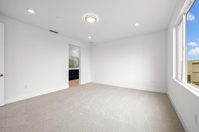 7000 Carbone Dr, Roseville, CA 95747